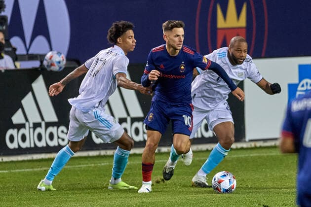 CHICAGO, IL - APRIL 17: Chicago Fire midfielder Alvaro Medran (10) battles with New England Revolution defender Andrew Farrell (2) and New forward Tajon Buchanan (17) in action during a match between the Chicago Fireand the New England Revolution on April 17, 2021 at Soldier Field in Chicago, IL. (Photo by Robin Alam Icon Sportswire) SOCCER: APR 17 MLS, Fussball Herren, USA - New England Revolution at Chicago Fire FC Icon16404172121
