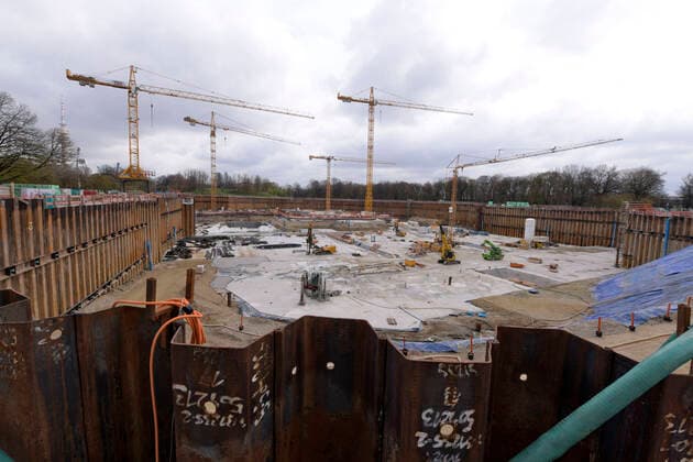 18 04 2021, Construction site SAP Garden, The multi-purpose hall is scheduled to open in mid-2022 and will seat up to 11,500 visitors The EHC Munich DEL ice hockey club and the FC Bayern Munich BBL basketball team will then play their home games in the hall in the Olympic Park next to the Parkharfe The location is the old Radstadion, which had to be demolished for this purpose