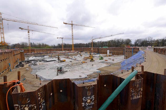 18 04 2021, Construction site SAP Garden, The multi-purpose hall is scheduled to open in mid-2022 and will seat up to 11,500 visitors The EHC Munich DEL ice hockey club and the FC Bayern Munich BBL basketball team will then play their home games in the hall in the Olympic Park next to the Parkharfe The location is the old Radstadion, which had to be demolished for this purpose