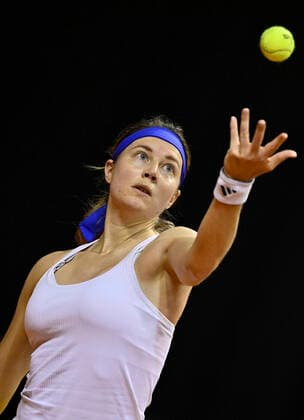 Stefanie Vögele Voegele SUI Action Serve Qualification Round 2 Tennis Women Porsche Cup Porsche Tennis Grand Prix GP Stuttgart 2021 Porsche Arena 18 04 2021 Porsche Tennis Grand Prix Stuttgart 2021