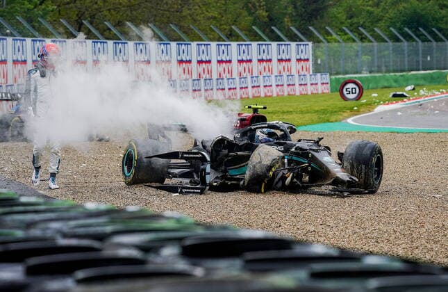 Formula 1 Pirelli Gran Premio Del Made In Italy E Dell emilia Romagna 2021 race 18 04 2021, Autodromo Enzo e Dino Ferrari, Imola, Formula 1 Pirelli Gran Premio Del Made In Italy E Dell emilia Romagna 2021 race ,in the picture George Russel GBR 63 , Williams Racing, Valtteri Bottas FIN 77 , Mercedes AMG Petronas Formula One Team Crash accident damage nordphotoxGmbHx xBratic nph00250