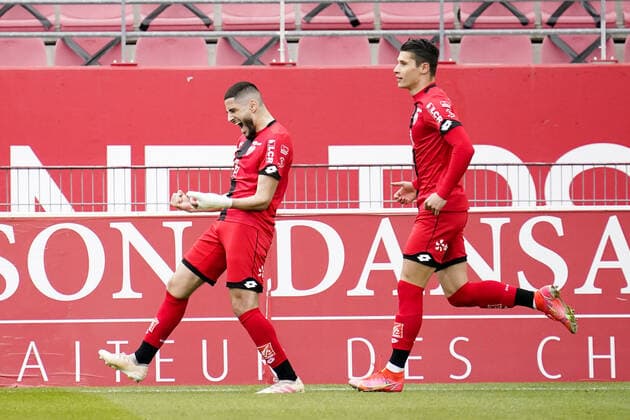 JOIE - FAIR PLAY - 10 YASSINE BENZIA (DIJ) - 29 MIHAI ALEXANDRU DOBRE (DIJ) FOOTBALL : Dijon vs Nice - Ligue 1 Uber Eats - 18 04 2021 FEP Panoramic 