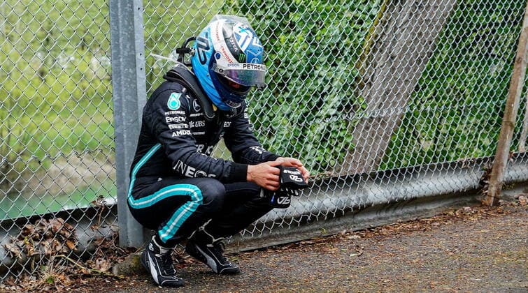 Formula 1 Pirelli Gran Premio Del Made In Italy E Dell emilia Romagna 2021 race 18 04 2021, Autodromo Enzo e Dino Ferrari, Imola, Formula 1 Pirelli Gran Premio Del Made In Italy E Dell emilia Romagna 2021 race ,in picture Valtteri Bottas FIN 77 , Mercedes AMG Petronas Formula One Team crash accident disappointed nordphotoxGmbHx xBratic nph00250