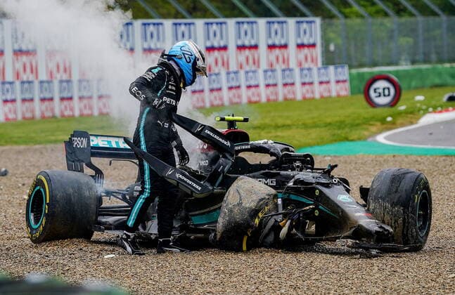 Formula 1 Pirelli Gran Premio Del Made In Italy E Dell emilia Romagna 2021 race 18 04 2021, Autodromo Enzo e Dino Ferrari, Imola, Formula 1 Pirelli Gran Premio Del Made In Italy E Dell emilia Romagna 2021 race ,in the picture Valtteri Bottas FIN 77 , Mercedes AMG Petronas Formula One Team crash accident damage gets off nordphotoxGmbHx xBratic nph00250