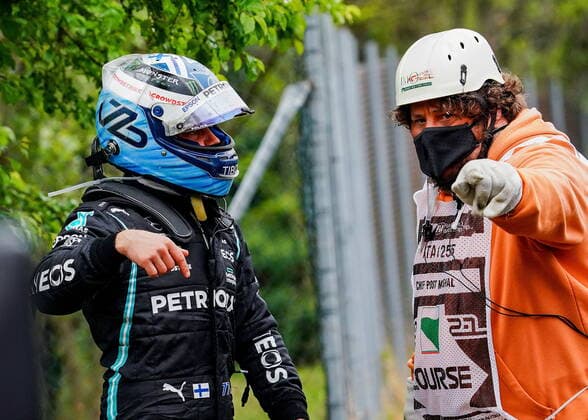 Formula 1 Pirelli Gran Premio Del Made In Italy E Dell emilia Romagna 2021 race 18 04 2021, Autodromo Enzo e Dino Ferrari, Imola, Formula 1 Pirelli Gran Premio Del Made In Italy E Dell emilia Romagna 2021 race ,in the picture Valtteri Bottas FIN 77 , Mercedes AMG Petronas Formula One Team Crash accident at the marshals office nordphotoxGmbHx xBratic nph00250