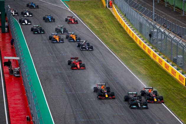 11 Sergio Perez MEX, Red Bull Racing , 44 Lewis Hamilton GBR, Mercedes AMG Petronas F1 Team , 33 Max Verstappen NED, Red Bull Racing , F1 Grand Prix of Emilia Romagna at Autodromo Enzo e Dino Ferrari on April 18, 2021 in Imola, Italy Photo by HOCH ZWEI Imola Italy