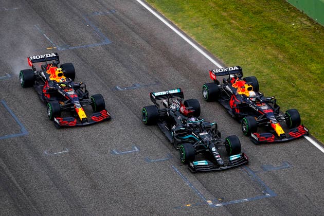 11 Sergio Perez MEX, Red Bull Racing , 44 Lewis Hamilton GBR, Mercedes AMG Petronas F1 Team , 33 Max Verstappen NED, Red Bull Racing , F1 Grand Prix of Emilia Romagna at Autodromo Enzo e Dino Ferrari on April 18, 2021 in Imola, Italy Photo by HOCH ZWEI Imola Italy