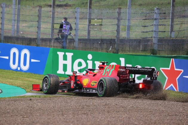SAINZ Carlos (spa), Scuderia Ferrari SF21, action going off track in the gravels during the Formula 1 Pirelli Gran Premio Del Made In Italy E Dell emilia Romagna 2021 from April 16 to 18, 2021 on the Autodromo Internazionale Enzo e Dino Ferrari, in Imola, Italy - Photo DPPI F1 - EMILIA ROMAGNA GRAND PRIX 2021 - RACE DPPI  00121004_F1_39