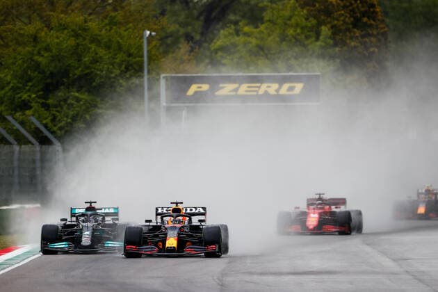 restart after safety car, 33 VERSTAPPEN Max (nld), Red Bull Racing Honda RB16B, 44 HAMILTON Lewis (gbr), Mercedes AMG F1 GP W12 E Performance, action during the Formula 1 Pirelli Gran Premio Del Made In Italy E Dell emilia Romagna 2021 from April 16 to 18, 2021 on the Autodromo Internazionale Enzo e Dino Ferrari, in Imola, Italy - Photo Antonin Vincent DPPI F1 - EMILIA ROMAGNA GRAND PRIX 2021 - RACE ANTONINVINCENT DPPI  00121004__V2_2543