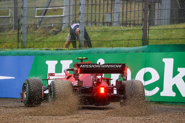 SAINZ Carlos (spa), Scuderia Ferrari SF21, action going off track in the gravels during the Formula 1 Pirelli Gran Premio Del Made In Italy E Dell emilia Romagna 2021 from April 16 to 18, 2021 on the Autodromo Internazionale Enzo e Dino Ferrari, in Imola, Italy - FORMULE 1 : Grand prix Emilie Romagne - Imola - Course - 18 04 2021 DPPI Panoramic 