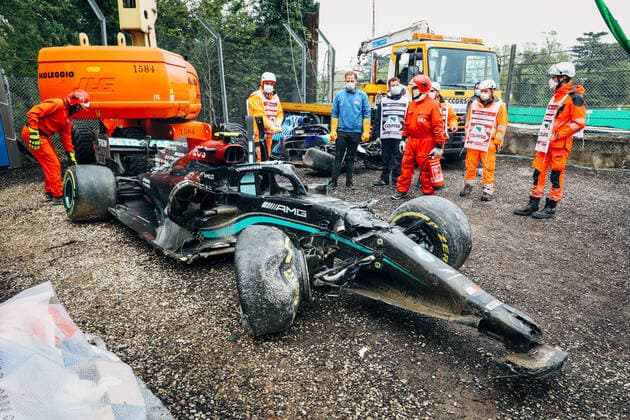 77 BOTTAS Valtteri (fin), Mercedes AMG F1 GP W12 E Performance, crash, accident, during the Formula 1 Pirelli Gran Premio Del Made In Italy E Dell emilia Romagna 2021 from April 16 to 18, 2021 on the Autodromo Internazionale Enzo e Dino Ferrari, in Imola, Italy - FORMULE 1 : Grand prix Emilie Romagne - Imola - Course - 18 04 2021 DPPI Panoramic 