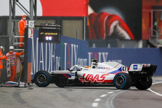 47 SCHUMACHER Mick (ger), Haas F1 Team VF-21 Ferrari, action crash, accident, during the Formula 1 Pirelli Gran Premio Del Made In Italy E Dell emilia Romagna 2021 from April 16 to 18, 2021 on the Autodromo Internazionale Enzo e Dino Ferrari, in Imola, Italy - FORMULE 1 : Grand prix Emilie Romagne - Imola - Course - 18 04 2021 DPPI Panoramic 
