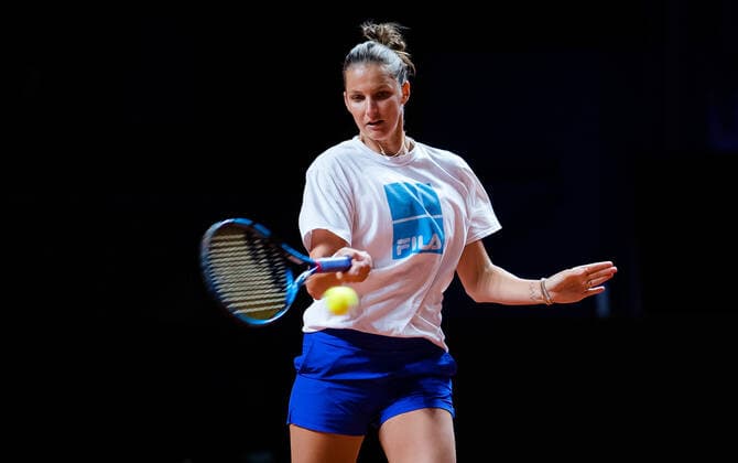 April 19, 2021, STUTTGART, GERMANY: Karolina Pliskova of the Czech Republic during practice ahead of the 2021 Porsche Tennis Grand Prix WTA, Tennis Damen 500 tournament STUTTGART GERMANY - ZUMAa181 20210419_zaa_a181_002 Copyright: xRobxPrangex