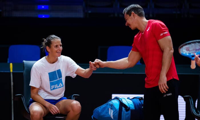 April 19, 2021, STUTTGART, GERMANY: Karolina Pliskova of the Czech Republic with coach Sascha Bajin during practice ahead of the 2021 Porsche Tennis Grand Prix WTA, Tennis Damen 500 tournament STUTTGART GERMANY - ZUMAa181 20210419_zaa_a181_020 Copyright: xRobxPrangex