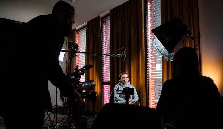 Mandatory Credit: Photo by Rob Prange Shutterstock (11864525bi) Simona Halep of Romania talks to the media ahead of the 2021 Porsche Tennis Grand Prix WTA, Tennis Damen 500 tournament Porsche Tennis Grand Prix, Tennis, Stuttgart, Germany - 19 Apr 2021 Porsche Tennis Grand Prix, Tennis, Stuttgart, Germany - 19 Apr 2021  Copyright: xRobxPrange Shutterstockx 11864525bi