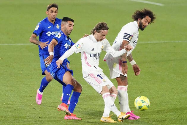 Getafe CF s Damian Suarez (l) and Angel Rodriguez (c-l) and Real Madrid s Luka Modric (c-r) and Marcelo Vieira during La Liga match. April 18,2021. (20210418684)