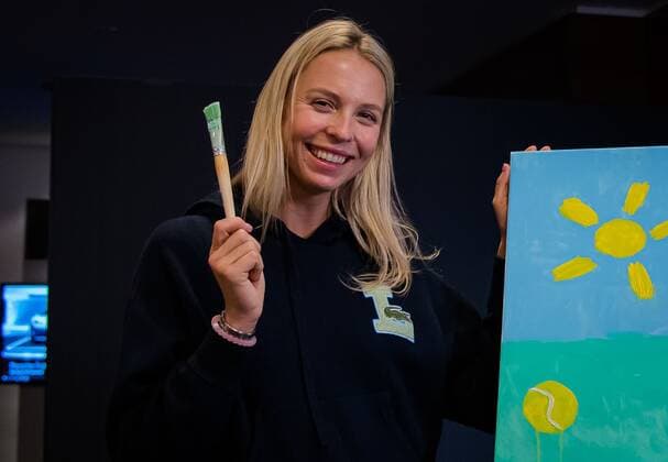 Mandatory Credit: Photo by Rob Prange Shutterstock (11864525bl) Anett Kontaveit of Estonia paints a paining for charity ahead of the 2021 Porsche Tennis Grand Prix WTA, Tennis Damen 500 tournament Porsche Tennis Grand Prix, Tennis, Stuttgart, Germany - 19 Apr 2021 Porsche Tennis Grand Prix, Tennis, Stuttgart, Germany - 19 Apr 2021  Copyright: xRobxPrange Shutterstockx 11864525bl