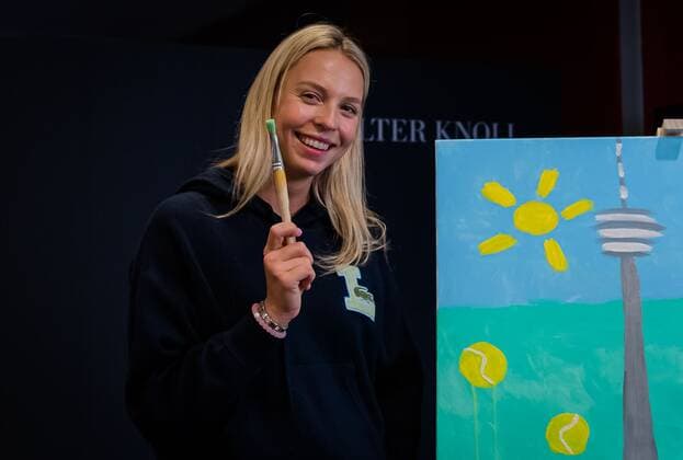 Tennis, WTA Tournament in Stuttgart, Anett Kontaveit paints for tournament