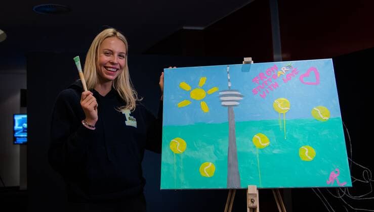 Sport Bilder des Tages Mandatory Credit: Photo by Rob Prange Shutterstock (11864525bo) Anett Kontaveit of Estonia paints a paining for charity ahead of the 2021 Porsche Tennis Grand Prix WTA, Tennis Damen 500 tournament Porsche Tennis Grand Prix, Tennis, Stuttgart, Germany - 19 Apr 2021 Porsche Tennis Grand Prix, Tennis, Stuttgart, Germany - 19 Apr 2021  Copyright: xRobxPrange Shutterstockx 11864525bo