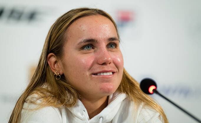 Mandatory Credit: Photo by Rob Prange Shutterstock (11864525cj) Sofia Kenin of the United States talks to the media at the 2021 Porsche Tennis Grand Prix WTA, Tennis Damen 500 tournament Porsche Tennis Grand Prix, Tennis, Stuttgart, Germany - 19 Apr 2021 Porsche Tennis Grand Prix, Tennis, Stuttgart, Germany - 19 Apr 2021  Copyright: xRobxPrange Shutterstockx 11864525cj
