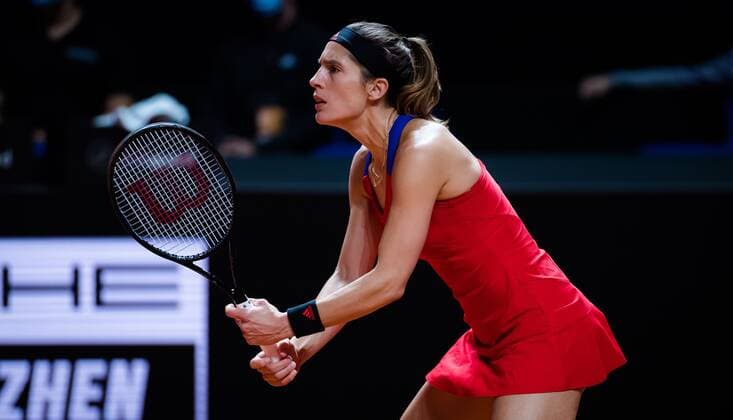 Mandatory Credit: Photo by Rob Prange Shutterstock (11864525ee) Andrea Petkovic of Germany in action during her first-round match at the 2021 Porsche Tennis Grand Prix WTA, Tennis Damen 500 tournament Porsche Tennis Grand Prix, Tennis, Stuttgart, Germany - 19 Apr 2021 Porsche Tennis Grand Prix, Tennis, Stuttgart, Germany - 19 Apr 2021  Copyright: xRobxPrange Shutterstockx 11864525ee