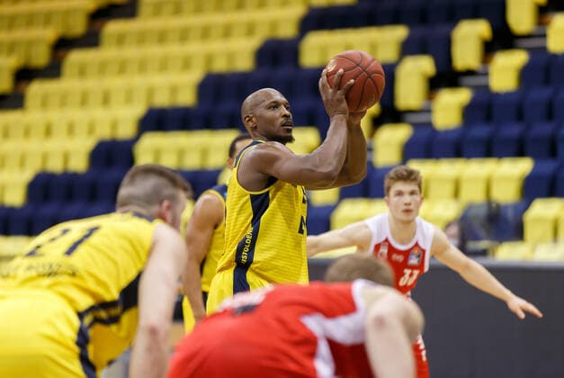 Oldenburg, Lower Saxony, DEU, 19 04 2021, Rickey Paulding EWE Baskets Oldenburg EWE Baskets Oldenburg vs Brose Bamberg 1 Basketball Bundesliga Saison 2020 2021, 29 Spieltag, Grosse EWE Arena EWE Baskets Oldenburg vs Brose Bamberg www.andreas-burmann.de