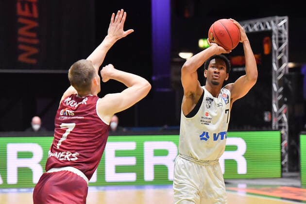 Chemnitz, Germany 19 April 2021 BBL 2020 2021 Niners Chemnitz vs Hamburg Towers v li in duel Jonas Richter Chemnitz and Kameron Taylor Hamburg Fair Chemnitz Saxony Copyright: xFotostandx xDostmannx