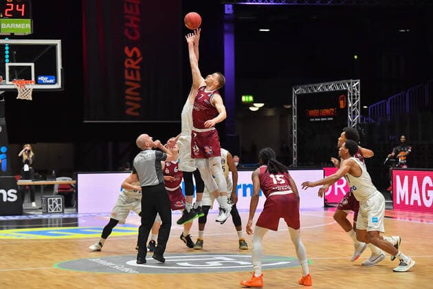Chemnitz, Germany 19 April 2021 BBL 2020 2021 Niners Chemnitz vs Hamburg Towers Throwback by v l Maik Kotsar Hamburg and Jonas Richter Chemnitz Fair Chemnitz Saxony Copyright: xFotostandx xDostmannx