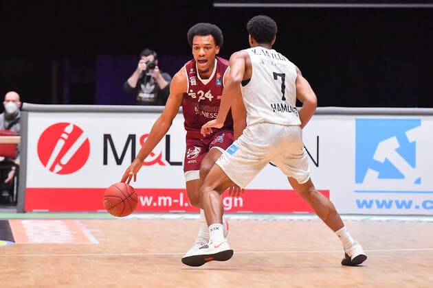 Chemnitz, Germany 19 April 2021 BBL 2020 2021 Niners Chemnitz vs Hamburg Towers v li in duel George King Chemnitz and Kameron Taylor Hamburg Fair Chemnitz Saxony. Copyright: xFotostandx xDostmannx