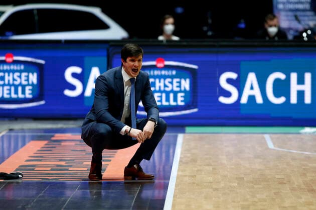 19 04 2021, easyCredit Basketball Bundesliga, BBL, season 2020 2021, men, Chemnitz Niners Hamburg Towers Pedro Calles Headcoach , Hamburg Towers Chemnitz Messe Chemnitz Sachsen Germany