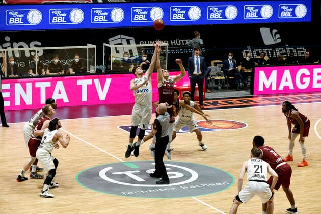 19 04 2021, easyCredit Basketball Bundesliga, BBL, 2020 2021 season, men, Chemnitz Niners Hamburg Towers TippOff, Jonas Richter, Niners Chemnitz, Maik Kotsar, Hamburg Towers Chemnitz Messe Chemnitz Sachsen Germany