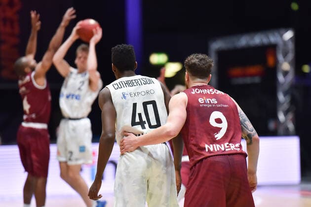 Chemnitz, Germany 19 April 2021 BBL 2020 2021 Niners Chemnitz vs Hamburg Towers v li Zac Cuthbertson Hamburg and Dominique Johnson Chemnitz Chemnitz Fair Chemnitz Saxony. Copyright: xFotostandx xDostmannx