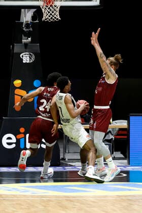 19 04 2021, easyCredit Basketball Bundesliga, BBL, 2020 2021 season, men, Chemnitz Niners Hamburg Towers Kameron Taylor, Hamburg Towers, Malte Ziegenhagen, Niners Chemnitz Chemnitz Fair Chemnitz Saxony Germany
