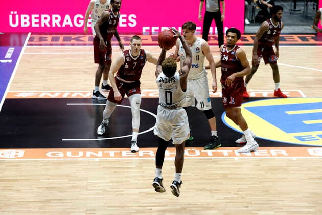 19 04 2021, easyCredit Basketball Bundesliga, BBL, season 2020 2021, men, Chemnitz Niners Hamburg Towers T J Shorts, Hamburg Towers Chemnitz Messe Chemnitz Sachsen Germany