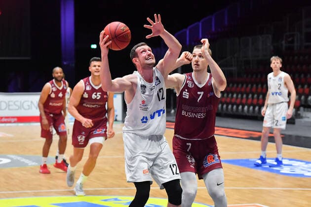 Chemnitz, Germany 19 April 2021 BBL 2020 2021 Niners Chemnitz vs Hamburg Towers v li in duel Johannes Richter Hamburg and Jonas Richter Chemnitz Fair Chemnitz Saxony Copyright: xFotostandx xDostmannx