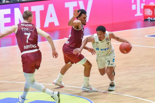 Chemnitz, Germany 19 April 2021 BBL 2020 2021 Niners Chemnitz vs Hamburg Towers v li in duel George King Chemnitz and Kameron Taylor Hamburg Fair Chemnitz Saxony. Copyright: xFotostandx xDostmannx