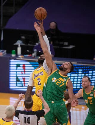 April 19, 2021, Los Angeles, California, USA: Quinn Cook 2 of the Los Angeles Lakers and Rudy Gobert 27 of the Utah Jazz start their regular season NBA, Basketball Herren, USA game on Monday April 19, 2021 at the Staples Center in Los Angeles, California. Lakers lose to Jazz, 97-111. PI Los Angeles USA - ZUMAp124 20210419_zaa_p124_007 Copyright: xJAVIERxROJASx