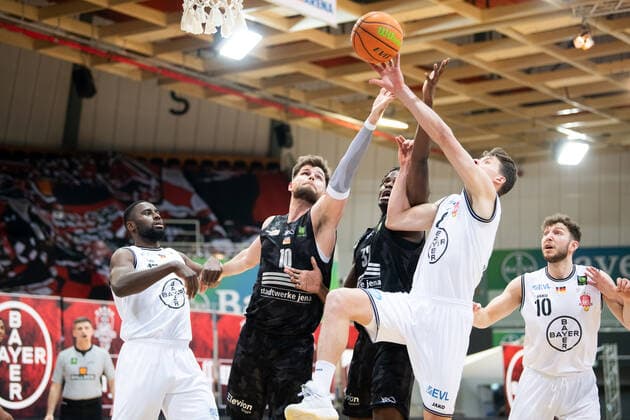 BARMER 2 Basketball Bundesliga ProA Playoff Matchday 2 Season 2020 2021 on 20 4 2021 Bayer Giants Leverkusen vs Science City Jena v li in the fight for the rebound Eddy Edigin JR Leverkusen , Julius Wolf Jena , Norense Odiase Jena and Valentin Blass Leverkusen Ostermann Arena