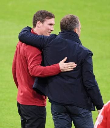 Football 1 Bundesliga Season 20 21 FC Bayern Muenchen Bayer 04 Leverkusen Football 1 Bundesliga Season 2020 2021 30 Matchday FC Bayern Muenchen Bayer 04 Leverkusen 20 04 2021 Coach Hansi Flick r, FC Bayern Muenchen hugs coach Hannes Wolf li, Bayer 04 Leverkusen before the match PHOTO Markus Ulmer Pressefoto Ulmer Pool xxNOxMODELxRELEASExx DFL regulations prohibit any use of photographs as image sequences and or quasi video Muenchen Germany. Poolfoto Ulmer Pool ,EDITORIAL USE ONLY