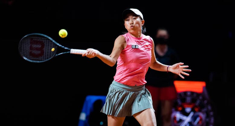 April 20, 2021, STUTTGART, GERMANY: Shuai Zhang of China in action during her first-round match at the 2021 Porsche Tennis Grand Prix WTA, Tennis Damen 500 tournament against Aryna Sabalenka of Belarus STUTTGART GERMANY - ZUMAa181 20210420_zaa_a181_146 Copyright: xRobxPrangex