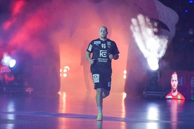 Berlin, Germany 20 April 2021 EHF European League 1 4 Final 2020 2021 Fuechse Berlin vs Montpellier HB Paul Drux Fuechse Berlin entering the hall Max Schmeling Halle Berlin. Copyright: xFotostandx xReuhlx