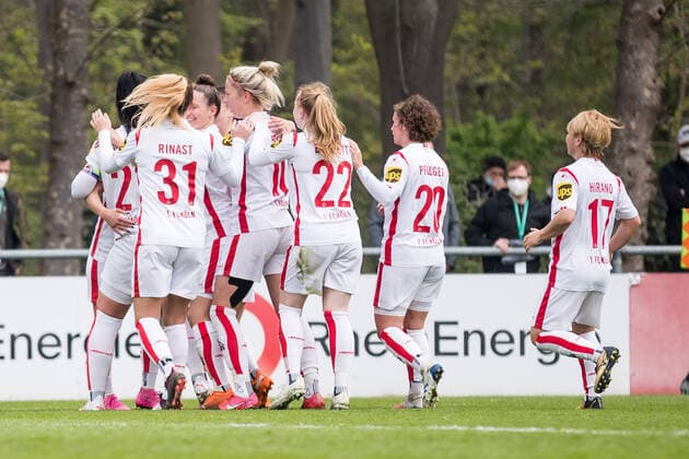 2 Women Football Bundesliga, 1 FC Koeln FC Ingolstadt 21 04 2021 Peggy Kuznik 21, 1 FC Koeln scores to 1 0 cheer 2 Women Football Bundesliga, 1 FC Koeln FC Ingolstadt, Koeln, Geissbockheim DFL REGULATES PROHIBIT ANY USE OF PHOTOGRAPHS AS IMAGE SEQUENCES AND OR QUASI VIDEO Copyright: xBEAUTIFULxSPORTS Wunderlx
