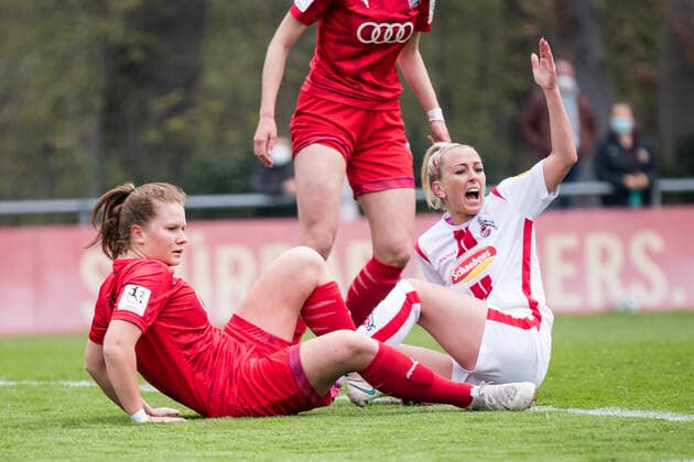 2 Women Football Bundesliga, 1 FC Koeln FC Ingolstadt 21 04 2021 Mandy Islacker 8, 1 FC Koeln protests 2 Women Football Bundesliga, 1 FC Koeln FC Ingolstadt, Koeln, Geissbockheim DFL REGULATES PROHIBIT ANY USE OF PHOTOGRAPHS AS IMAGE SEQUENCES AND OR QUASI VIDEO Copyright: xBEAUTIFULxSPORTS Wunderlx