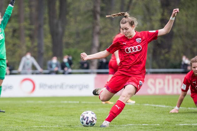 2 Women Football Bundesliga, 1 FC Koeln FC Ingolstadt 21 04 2021 Nadine Zenger 15, FC Ingolstadt 2 Women Football Bundesliga, 1 FC Koeln FC Ingolstadt, Koeln, Geissbockheim DFL REGULATES PROHIBIT ANY USE OF PHOTOGRAPHS AS IMAGE SEQUENCES AND OR QUASI VIDEO Copyright: xBEAUTIFULxSPORTS Wunderlx