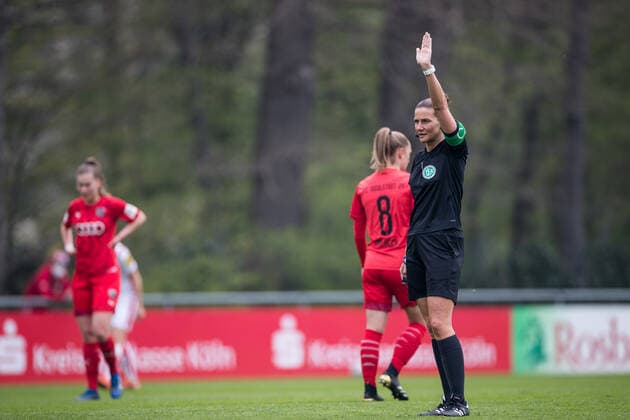 2 Women Football Bundesliga, 1 FC Koeln FC Ingolstadt 21 04 2021 Referee Nadine Westerhoff 2 Women Football Bundesliga, 1 FC Koeln FC Ingolstadt, Koeln, Geissbockheim DFL REGULATES PROHIBIT ANY USE OF PHOTOGRAPHS AS IMAGE SEQUENCES AND OR QUASI VIDEO Copyright: xBEAUTIFULxSPORTS Wunderlx