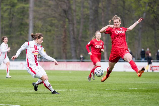 2 Women Football Bundesliga, 1 FC Koeln FC Ingolstadt 21 04 2021 Alicia Sophie Gudorf 12, 1 FC Koeln , Nadine Zenger 15, FC Ingolstadt 2 Women Football Bundesliga, 1 FC Koeln FC Ingolstadt, Koeln, Geissbockheim DFL REGULATIONS PROHIBIT ANY USE OF PHOTOGRAPHS AS IMAGE SEQUENCES AND OR QUASI VIDEO Copyright: xBEAUTIFULxSPORTS Wunderlx