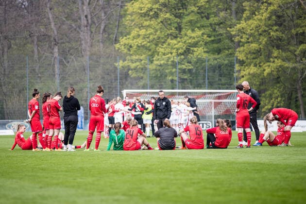 2 Frauen Fussball Bundesliga, 1 FC Koeln FC Ingolstadt 21 04 2021 The ladies of FC Ingolstadt after the match 2 Frauen Fussball Bundesliga, 1 FC Koeln FC Ingolstadt, Koeln, Geissbockheim DFL REGULATES PROHIBIT ANY USE OF PHOTOGRAPHS AS IMAGE SEQUENCES AND OR QUASI VIDEO Copyright: xBEAUTIFULxSPORTS Wunderlx