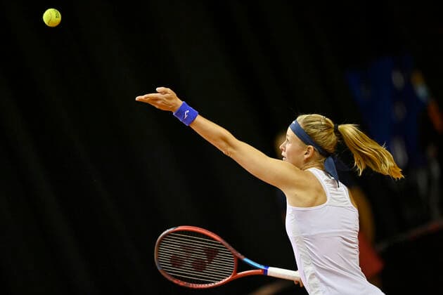 Marie Bouzkova CZE Action Serve Round of 16 Tennis Women Porsche Cup Porsche Tennis Grand Prix GP Stuttgart 2021 Porsche Arena 21 04 2021 Porsche Tennis Grand Prix Stuttgart 2021