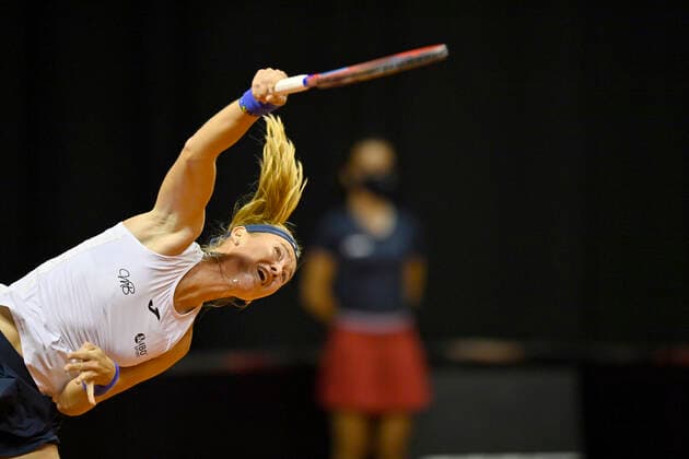 Marie Bouzkova CZE Action Serve Round of 16 Tennis Women Porsche Cup Porsche Tennis Grand Prix GP Stuttgart 2021 Porsche Arena 21 04 2021 Porsche Tennis Grand Prix Stuttgart 2021