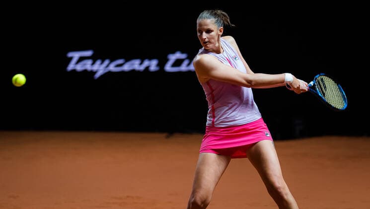 April 21, 2021, STUTTGART, GERMANY: Karolina Pliskova of the Czech Republic in action during her first-round match at the 2021 Porsche Tennis Grand Prix WTA, Tennis Damen 500 tournament against Tamara Korpatsch of Germany STUTTGART GERMANY - ZUMAa181 20210421_zaa_a181_033 Copyright: xRobxPrangex